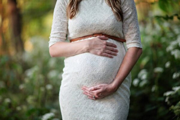 Midwives and Living - Glow and Grow: Stylish Maternity Wardrobe Ideas for Every Trimester