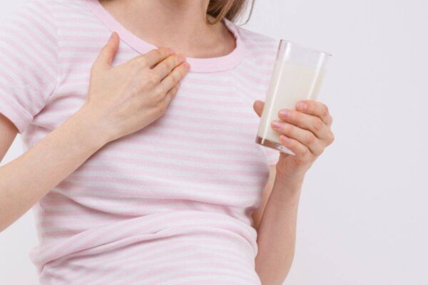 pregnant woman with heartburn/sickness and drink of milk